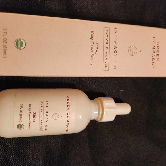 Green Compass Intimacy Oil - Picture 2 of 3